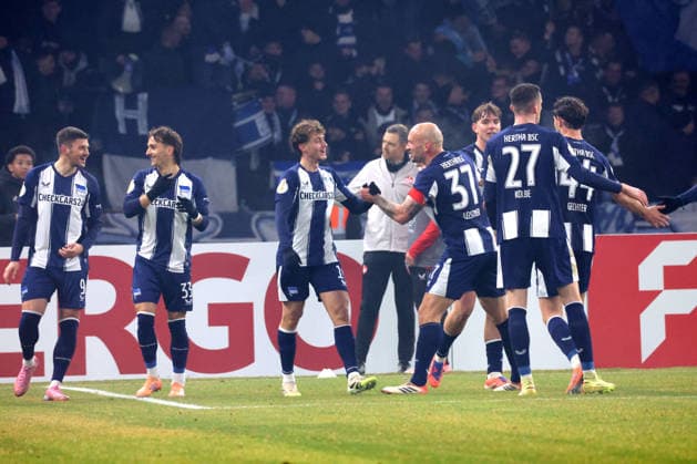 DEU, DFB-Pokal, Hertha BSC vs. 1.FC Kaiserslautern, 02.12.2025, Berliner Olympiastadion, Berlin, DEU, DFB-Pokal, Hertha BSC vs. 1.FC Kaiserslautern, im Bild 6:1 durch Maurice Krattenmacher (Hertha BSC Berlin 14), Hertha-Spielerkreis DFL - regulations prohibit any use of Photographs as image sequences and or quasi-video