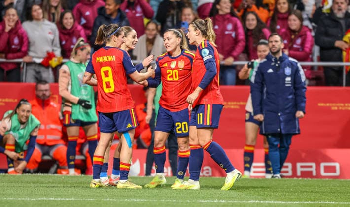 ESP, Madrid, Spanien vs Deutschland, Länderspiel, Fussball, UEFA, Spielzeit 2025 2026, Womens Nations League, Riyadh Air Metropolitano, Finale im Bild v.l.: Clà udia Pina (Spanien 20) erzielt das Tor zum 1:0, Jubel mit Ona Batlle (Spanien 2) DFB DFL REGULATIONS PROHIBIT ANY USE OF PHOTOGRAPHS AS IMAGE SEQUENCES AND OR QUASI-VIDEO, 02.12.2025 Copyright: HMBxMedia HendrikxHamelau