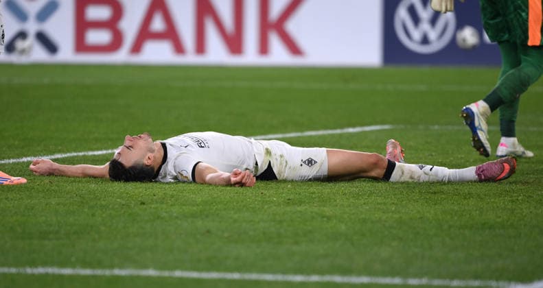 Haris Tabakovic (Borussia Moenchengladbach) 02.12.2025, Fussball DFB Pokal, Saison 2025 2026, Achtelfinale, Borussia Mönchengladbach - FC St. Pauli DFB regulations prohibit any use of photographs as image sequences and or quasi-video Moenchengladbach Borussia Park Nordrhein Westfalen Deutschland