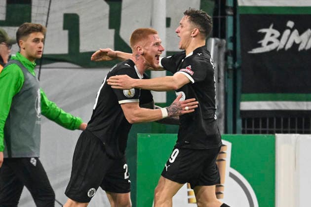Louis Oppie (Pauli 23) jubelt nach dem Tor zum 1:2 mit Martijn Kaars (Pauli 19) 02.12.2025 Fussball Borussia Moenchengladbach vs FC St. Pauli, Borussia-Park, Moenchengladbach, DFB DFL REGULATIONS PROHIBIT ANY USE OF PHOTOGRAPHS AS IMAGE SEQUENCES AND OR QUASI-VIDEO