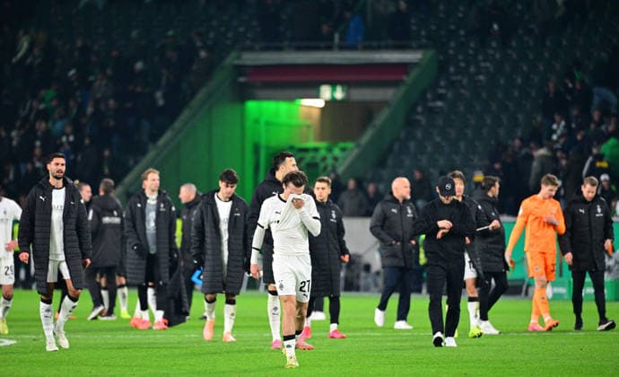 02.12.2025; Moenchengladbach; Fussball, Herren, Saison 2025 2026, DFB-Pokal, Achtelfinale Borussia Moenchengladbach vs. FC St. Pauli Enttaeuscht; Enttaeuschung bei den Gladbachern nach Spielende. Vorne Rocco Reitz (Gladbach) DFL regulations prohibit any use of photographs as image sequences and or quasi-video. Borussia-Park NRW Deutschland