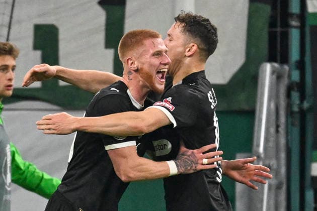 Louis Oppie (Pauli 23) jubelt nach dem Tor zum 1:2 mit Martijn Kaars (Pauli 19) 02.12.2025 Fussball Borussia Moenchengladbach vs FC St. Pauli, Borussia-Park, Moenchengladbach, DFB DFL REGULATIONS PROHIBIT ANY USE OF PHOTOGRAPHS AS IMAGE SEQUENCES AND OR QUASI-VIDEO