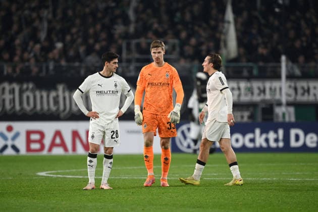 Grant-Leon Ranos (Borussia Moenchengladbach), Grant Leon Ranos, Torwart Moritz Nicolas (Borussia Moenchengladbach), Rocco Reitz (Borussia Moenchengladbach), v.li., nach dem Abpfiff 02.12.2025, Fussball DFB Pokal, Saison 2025 2026, Achtelfinale, Borussia Mönchengladbach - FC St. Pauli DFB regulations prohibit any use of photographs as image sequences and or quasi-video Moenchengladbach Borussia Park Nordrhein Westfalen Deutschland