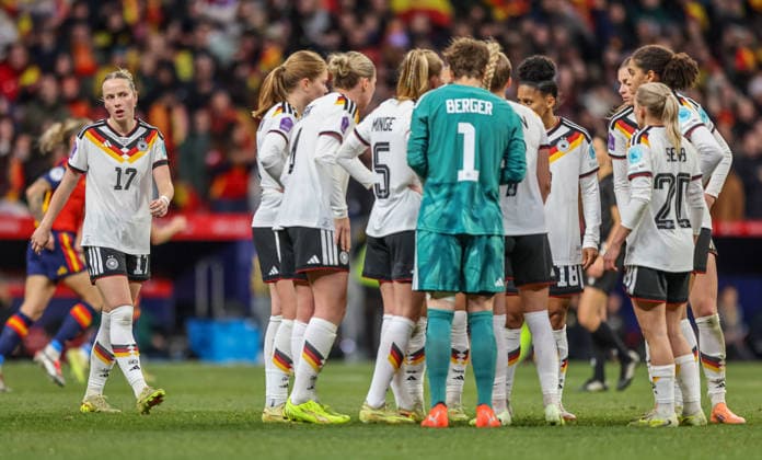 ESP, Madrid, Spanien vs Deutschland, Länderspiel, Fussball, UEFA, Spielzeit 2025 2026, Womens Nations League, Riyadh Air Metropolitano, Finale im Bild: Enttäuschung und Frust bei der Deutschen Mannschaft DFB DFL REGULATIONS PROHIBIT ANY USE OF PHOTOGRAPHS AS IMAGE SEQUENCES AND OR QUASI-VIDEO, 02.12.2025 Copyright: HMBxMedia HendrikxHamelau