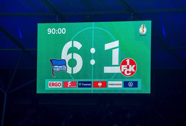 Fußball, Herren, Saison 2025 2026, DFB-Pokal (Achtelfinale), Hertha BSC - 1. FC Kaiserslautern, Anzeigetafel mit 6:1-Endstand, 02.12.2025, Copyright: xSebastianxRäppold MatthiasxKochx