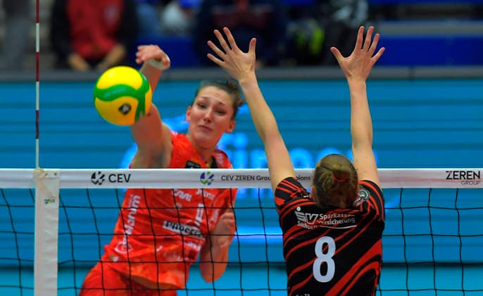02.12.2025, Marina Lubian gegen Dresdens Jette Kuipers, Volleyball, Dresdner SC - Carraro Prosecco DOC Conegliano, Champions League, (c) Dresden
