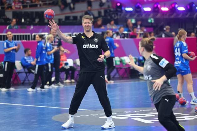 Trainer Markus Gaugisch (Deutschland) Färöer-Inseln vs Deutschland, Handball, Frauen-Weltmeisterschaft, 02.12.2025 Färöer-Inseln vs Deutschland, Handball, Frauen-Weltmeisterschaft, 02.12.2025 Dortmund Copyright: xEibner-Pressefotox EP_RWS