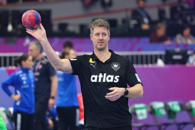 Trainer Markus Gaugisch (Deutschland) Färöer-Inseln vs Deutschland, Handball, Frauen-Weltmeisterschaft, 02.12.2025 Färöer-Inseln vs Deutschland, Handball, Frauen-Weltmeisterschaft, 02.12.2025 Dortmund Copyright: xEibner-Pressefotox EP_RWS