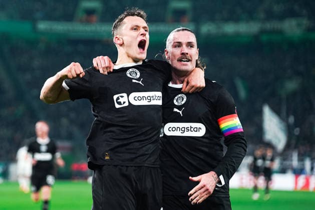 Deutschland: DFB-Pokal 2025 26, Achtelfinale - Borussia Mönchengladbach vs. FC St. Pauli - 02.12.2025 - Borussia-Park (Mönchengladbach, Nord-Rhein-Westfalen) Tor zum 0:1 durch Martijn Kaars (FC St. Pauli, 19) Torjubel Freude über Tor Jackson Irvine (FC St. Pauli, 7) Copyright: xCelinaxLeiersx