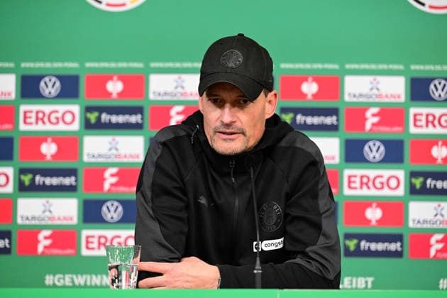 02.12.2025; Moenchengladbach; Fussball, Herren, Saison 2025 2026, DFB-Pokal, Achtelfinale Borussia Moenchengladbach vs. FC St. Pauli Alexander Blessin (Trainer St. Pauli) bei der Pressekonferenz nach dem Spiel DFL regulations prohibit any use of photographs as image sequences and or quasi-video. Borussia-Park NRW Deutschland