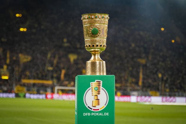 Deutschland: Fussball DFB-Pokal 2025 26, Achtelfinale - Borussia Dortmund vs Bayer 04 Leverkusen - Signal-Iduna-Park (Dortmund): DFB Pokal, Trophäe, Tribüne Dortmund Nordrhein-Westfalen Deutschland Copyright: xJOERANxSTEINSIEKx
