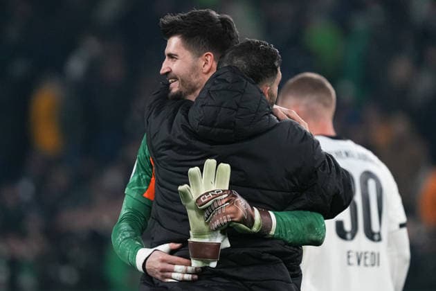 Deutschland: DFB-Pokal 2025 26, Achtelfinale - Borussia Mönchengladbach vs. FC St. Pauli - 02.12.2025 - Borussia-Park (Mönchengladbach, Nord-Rhein-Westfalen) Nikola Vasilj (FC St. Pauli, 22) Copyright: xCelinaxLeiersx