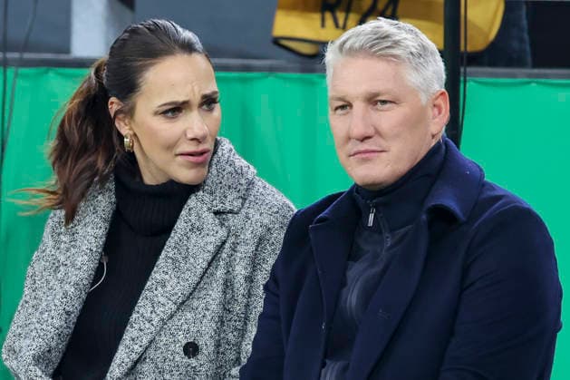 Moderatorin Esther Sedlaczek (Das Erste) und Experte Bastian Schweinsteiger (Das Erste) unterhalten sich, DFB-Pokal, Borussia Dortmund v Bayer 04 Leverkusen, Signal Iduna Park am 02. December 2025 in Dortmund, Deutschland. (Foto von Marco Steinbrenner DeFodi Images) Moderatorin Esther Sedlaczek (Das Erste) und Experte Bastian Schweinsteiger (Das Erste) talk together, DFB-Pokal, Borussia Dortmund v Bayer 04 Leverkusen, Signal Iduna Park, December 2, 2025 in Dortmund, Germany. (Photo by Marco Steinbrenner DeFodi Images) DFB DFL REGULATIONS PROHIBIT ANY USE OF PHOTOGRAPHS AS IMAGE SEQUENCES AND OR QUASI-VIDEO.