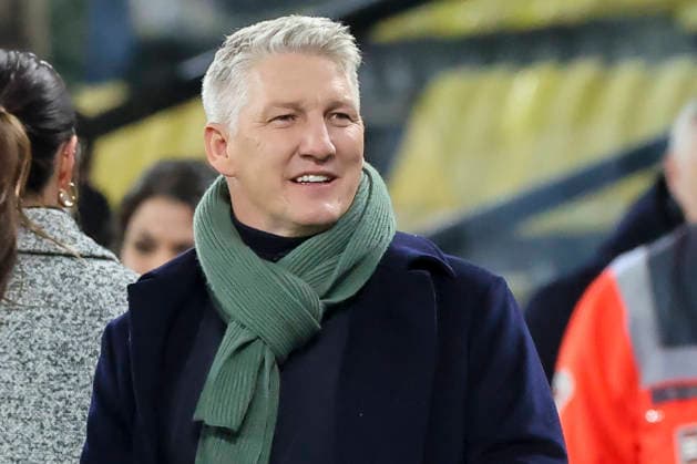 Experte Bastian Schweinsteiger (Das Erste) schaut, DFB-Pokal, Borussia Dortmund v Bayer 04 Leverkusen, Signal Iduna Park am 02. December 2025 in Dortmund, Deutschland. (Foto von Marco Steinbrenner DeFodi Images) Experte Bastian Schweinsteiger (Das Erste) looks on, DFB-Pokal, Borussia Dortmund v Bayer 04 Leverkusen, Signal Iduna Park, December 2, 2025 in Dortmund, Germany. (Photo by Marco Steinbrenner DeFodi Images) DFB DFL REGULATIONS PROHIBIT ANY USE OF PHOTOGRAPHS AS IMAGE SEQUENCES AND OR QUASI-VIDEO.