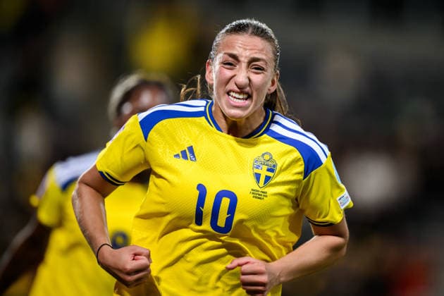 251202 Rosa Kafaji of Sweden celebrates after 2-1 during the Women s Nations League bronze medal second leg match between Sweden and France on December 2, 2025 in Stockholm. Photo: Simon Hastegard BILDBYRAN kod SH JM0754 bbeng fotboll football soccer fotball nations league uefa women s nations league bronsmatch bronze medal match dam sverige sweden frankrike france jubel Copyright: SIMONxHASTEGARD BB251202SH045