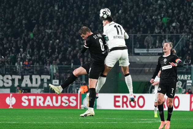 Deutschland: DFB-Pokal 2025 26, Achtelfinale - Borussia Mönchengladbach vs. FC St. Pauli - 02.12.2025 - Borussia-Park (Mönchengladbach, Nord-Rhein-Westfalen) Tim Kleindienst (11, Borussia Mönchengladbach) Copyright: xCelinaxLeiersx