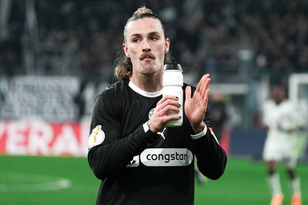 Deutschland: DFB-Pokal 2025 26, Achtelfinale - Borussia Mönchengladbach vs. FC St. Pauli - 02.12.2025 - Borussia-Park (Mönchengladbach, Nord-Rhein-Westfalen) Jackson Irvine (FC St. Pauli, 7) Copyright: xCelinaxLeiersx
