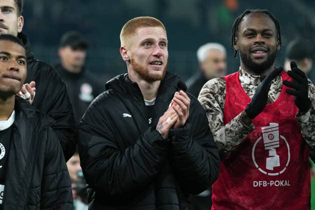 Deutschland: DFB-Pokal 2025 26, Achtelfinale - Borussia Mönchengladbach vs. FC St. Pauli - 02.12.2025 - Borussia-Park (Mönchengladbach, Nord-Rhein-Westfalen) Louis Oppie (FC St. Pauli, 23)