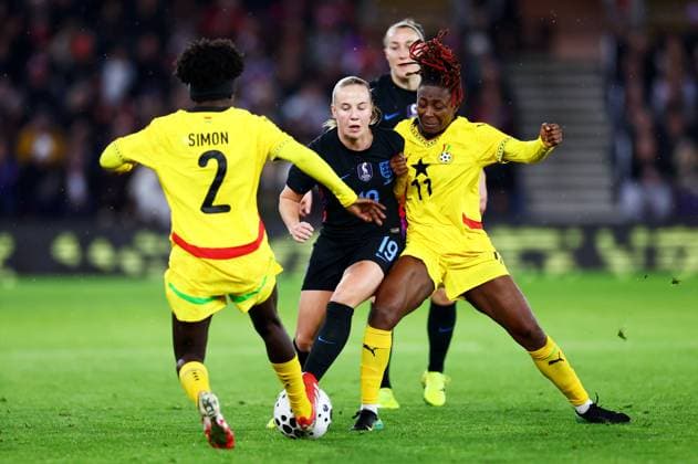 Beth Mead of England and Alice Kusi of Ghana. England Women v Ghana Women, International Friendly, Länderspiel, Nationalmannschaft Football, St Mary s Stadium, Southampton, UK - 02 Dec 2025Southampton St Mary s Stadium United Kingdom EDITORIAL USE ONLY No use with unauthorised audio, video, data, fixture lists, club league logos or live services. Online in-match use limited to 120 images, no video emulation. No use in betting, games or single club league player publications. Copyright: xJamesxMarsh Shutterstockx 16005561aj