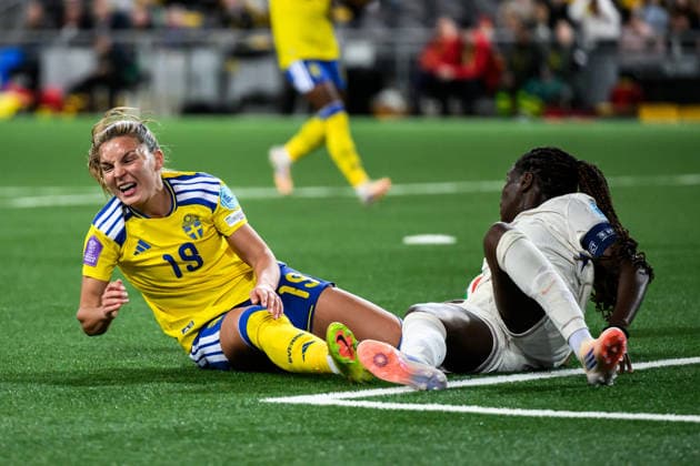 251202 Johanna Rytting Kaneryd of Sweden and Griedge Mbock Bathy of France during the Women s Nations League bronze medal second leg match between Sweden and France on December 2, 2025 in Stockholm. Photo: Jesper Zerman BILDBYRAN kod JZ JM0754 bbeng fotboll football soccer fotball nations league uefa women s nations league bronsmatch bronze medal match dam sverige sweden frankrike france Copyright: JESPERxZERMAN BB251202JZ068