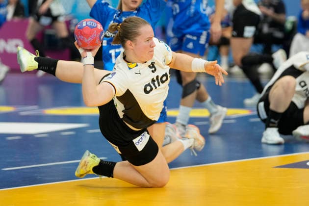 Lisa Antl (Germany) controls the ball during the 27th IHF Women s Handball World Championship, WM, Weltmeisterschaft - Main Round match between Germany and Faroe Islands at Westfalenhalle on December 2, 2025 in Dortmund, Germany. (Photo by Alex Gottschalk DeFodi Images)