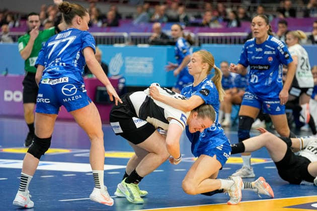 Jana Mittun (Faroe Islands), Lisa Antl (Germany) und Liv Zachariasen (Faroe Islands) battle for the ball during the 27th IHF Women s Handball World Championship, WM, Weltmeisterschaft - Main Round match between Germany and Faroe Islands at Westfalenhalle on December 2, 2025 in Dortmund, Germany. (Photo by Alex Gottschalk DeFodi Images)