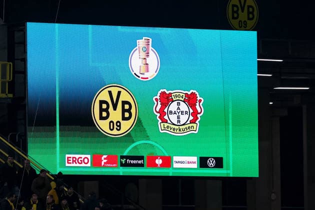 Anzeigetafel mit der Spielpaarung GER, Borussia Dortmund gegen Bayer Leverkusen, Fussball, DFB-Pokal, Achtelfinale, Spielzeit 2025 2026, 02.12.2025 DFL REGULATIONS PROHIBIT ANY USE OF PHOTOGRAPHS AS IMAGE SEQUENCES AND OR QUASI-VIDEO GER, Borussia Dortmund gegen Bayer Leverkusen, Fussball, DFB-Pokal, Achtelfinale, Spielzeit 2025 2026, 02.12.2025 Dortmund Copyright: xEibner-Pressefoto FrankxZeisingx EP_FZG