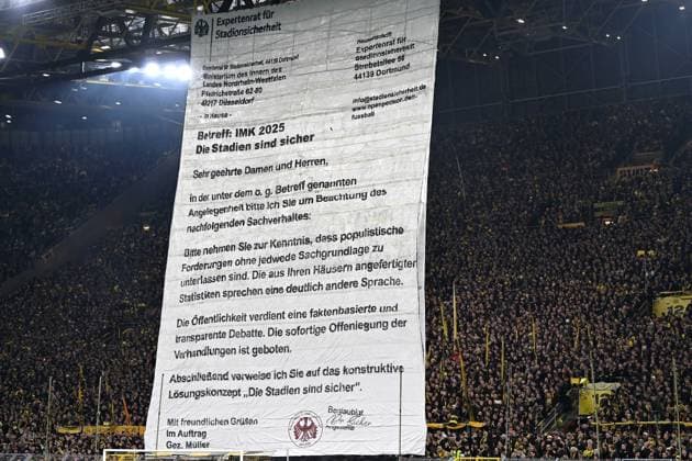 Fans Dortmund mit Banner waehrend des DFB-Pokal Spiels zwischen Borussia Dortmund v Bayer 04 Leverkusen, Signal-Iduna-Park am 02. December 2025 in Dortmund, Deutschland. (Foto von Ralf Treese DeFodi Images) +++ Fans Dortmund with banner during the DFB-Pokal match between Borussia Dortmund v Bayer 04 Leverkusen at Signal-Iduna-Park on December 2, 2025 in Dortmund, Germany. (Photo by Ralf Treese DeFodi Images) (Photo by Ralf Treese DeFodi Images)