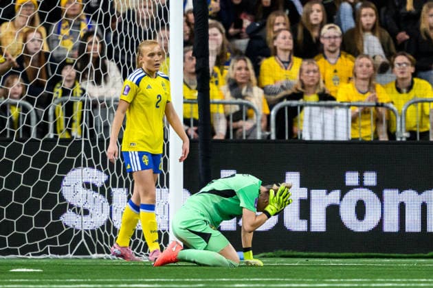 251202 Goalkeeper Jennifer Falk of Sweden during the Women s Nations League bronze medal second leg match between Sweden and France on December 2, 2025 in Stockholm. Photo: Jesper Zerman BILDBYRAN kod JZ JM0754 bbeng fotboll football soccer fotball nations league uefa women s nations league bronsmatch bronze medal match dam sverige sweden frankrike france Copyright: JESPERxZERMAN BB251202JZ072