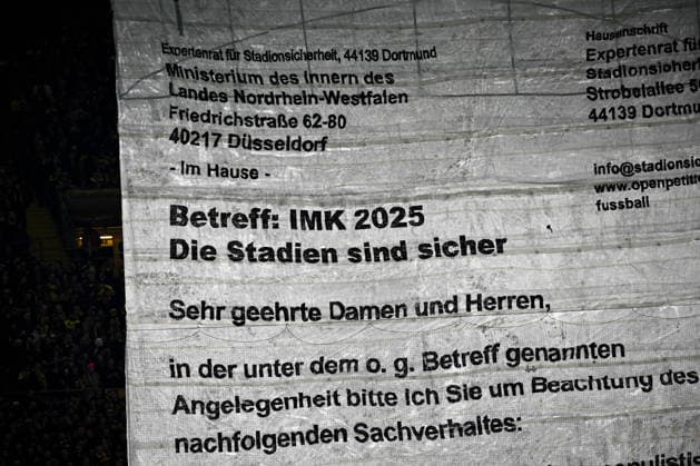 02.12.2025, xjhx, Fussball DFB Pokal Achtelfinale, Borussia Dortmund - Bayer 04 Leverkusen emspor, v.l. Symbolfoto, Symbolbild, Symbol Fans, Zuschauer, Publikum, Tribuene Choreo, Choreografie, Choreographie IMK Innenministerkonferenz, die Stadien sind sicher, Fankultur (DFL DFB REGULATIONS PROHIBIT ANY USE OF PHOTOGRAPHS as IMAGE SEQUENCES and or QUASI-VIDEO) Dortmund