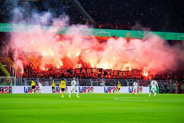 02.12.2025 - Fußball, 2025 2026, DFB-Pokal, Achtelfinale, Borussia Dortmund - Bayer 04 Leverkusen: Fans (Leverkusen) mit Pyrotechnik DFB REGULATIONS PROHIBIT ANY USE OF PHOTOGRAPHS AS IMAGE SEQUENCES AND OR QUASI-VIDEO.