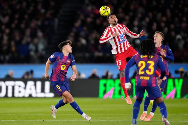 FC Barcelona, Barca v Atletico de Madrid - LaLiga EA Sports Nico Gonzalez right winger of Atletico de Madrid and Argentina in action during the La Liga EA Sports match between FC Barcelona and Atletico de Madrid at Spotify Camp Nou on December 2, 2025 in Barcelona, Spain. Barcelona Spain  Copyright: xJosexBretonx originalFilename:bretonhernandez-fcbarcel251202_npE1l.jpg