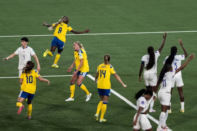 251202 Evelyn Ijeh of Sweden celebrates after 1-1 during the Women s Nations League bronze medal second leg match between Sweden and France on December 2, 2025 in Stockholm. Photo: Joel Marklund BILDBYRAN kod JM JM0754 bbeng fotboll football soccer fotball nations league uefa womens nations league bronsmatch bronze medal match dam sverige sweden frankrike france jubel Copyright: JOELxMARKLUND BB251202JM050