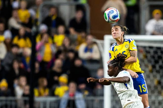251202 Sandy Baltimore of France and Julia Zigiotti Olme of Sweden during the Women s Nations League bronze medal second leg match between Sweden and France on December 2, 2025 in Stockholm. Photo: Jesper Zerman BILDBYRAN kod JZ JM0754 bbeng fotboll football soccer fotball nations league uefa women s nations league bronsmatch bronze medal match dam sverige sweden frankrike france Copyright: JESPERxZERMAN BB251202JZ075