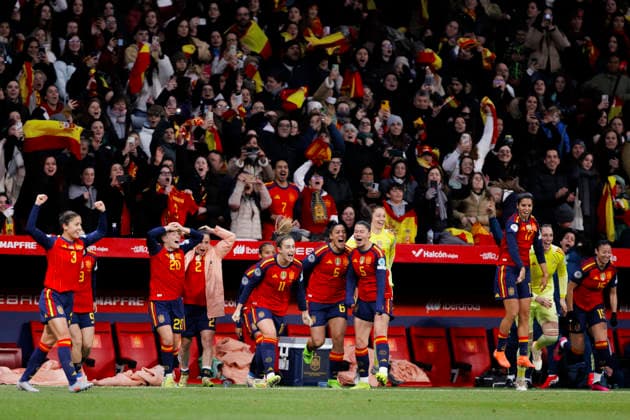 UEFA Women s Nations League final - Spain vs Germany MADRID,SPAIN - 2 December:Spanish players celebrate their UEFA Nations League title during the UEFA Women s Nations League final 2025 26 second leg match between Spain and Germany at Riyadh Air Metropolitano Stadium. (Photo by Guille Martinez f22photo) Madrid Riyadh Air Metropolitano Stadium Spain Copyright: xGuillermoxMartinezx