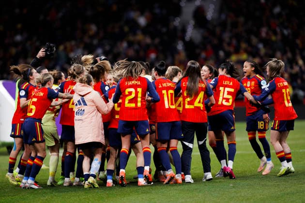 UEFA Women s Nations League final - Spain vs Germany MADRID,SPAIN - 2 December:Spanish players celebrate their UEFA Nations League title during the UEFA Women s Nations League final 2025 26 second leg match between Spain and Germany at Riyadh Air Metropolitano Stadium. (Photo by Guille Martinez f22photo) Madrid Riyadh Air Metropolitano Stadium Spain Copyright: xGuillermoxMartinezx