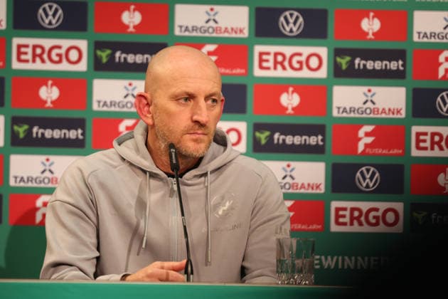 02.12.2025, xrekx, Fussball DFB Pokal 1 8 Finale, Hertha BSC Berlin - 1.FC Kaiserslautern v.l. Pressekonferenz Torsten Lieberknecht Trainer (1.FC Kaiserslautern) (DFL DFB REGULATIONS PROHIBIT ANY USE OF PHOTOGRAPHS as IMAGE SEQUENCES and or QUASI-VIDEO) Berlin