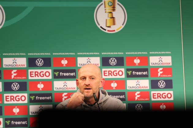 02.12.2025, xrekx, Fussball DFB Pokal 1 8 Finale, Hertha BSC Berlin - 1.FC Kaiserslautern v.l. Pressekonferenz Torsten Lieberknecht Trainer (1.FC Kaiserslautern) (DFL DFB REGULATIONS PROHIBIT ANY USE OF PHOTOGRAPHS as IMAGE SEQUENCES and or QUASI-VIDEO) Berlin