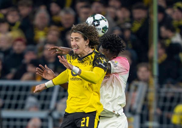 Kopfballduell zwischen Header duel between Edmond TAPSOBA (Bayer 04 Leverkusen, 12) and Fabio SILVA (Borussia Dortmund, 21) Borussia Dortmund - Bayer Leverkusen, DFB Pokal Achtelfinale (Round of 16) in Dortmund, Signal Iduna Park DFL regulations prohibit any use of photographs as image sequences and or quasi-video. Copyright: HMBxMedia xMarcoxBader