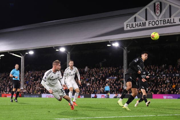 Fulham v Manchester City 02 December 2025, London - Premier League Football - Fulham v Manchester City - Emile Smith Rowe of Fulham scores their first goal - Photo: Jacques Feeney Offside. London UK Copyright: xJacquesxFeeneyx xOffsidexOffside