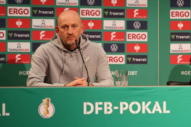 02.12.2025, xrekx, Fussball DFB Pokal 1 8 Finale, Hertha BSC Berlin - 1.FC Kaiserslautern v.l. Pressekonferenz Torsten Lieberknecht Trainer (1.FC Kaiserslautern) (DFL DFB REGULATIONS PROHIBIT ANY USE OF PHOTOGRAPHS as IMAGE SEQUENCES and or QUASI-VIDEO) Berlin