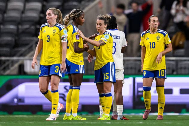 251202 Linda Sembrant, Evelyn Ijeh, Julia Zigiotti Olme and Rosa Kafaji of Sweden look dejected after the Women s Nations League bronze medal second leg match between Sweden and France on December 2, 2025 in Stockholm. Photo: Simon Hastegard BILDBYRAN kod SH JM0754 bbeng fotboll football soccer fotball nations league uefa women s nations league bronsmatch bronze medal match dam sverige sweden frankrike france Copyright: SIMONxHASTEGARD BB251202SH060