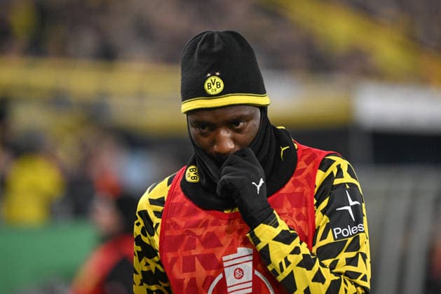 02.12.2025, xjhx, Fussball DFB Pokal Achtelfinale, Borussia Dortmund - Bayer 04 Leverkusen emspor, v.l. Serhou Yadali Guirassy (Dortmund, 9) Portrait, Portraet, Einzelbild Ersatzspieler, Auswechselspieler (DFL DFB REGULATIONS PROHIBIT ANY USE OF PHOTOGRAPHS as IMAGE SEQUENCES and or QUASI-VIDEO) Dortmund