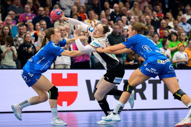 Handball, Frauen WM, Hauptrunde Gruppe 2: Deutschland - Faeroer Inseln Nieke Kühne Kuehne (Deutschland) Dortmund Westfalenhalle Nordrhein-Westfalen Deutschland