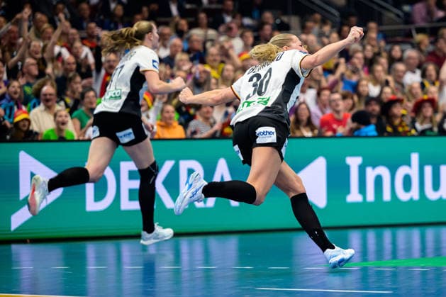 Handball, Frauen WM, Hauptrunde Gruppe 2: Deutschland - Faeroer Inseln Jenny Behrend (Deutschland) Jubel Freude Emotion Dortmund Westfalenhalle Nordrhein-Westfalen Deutschland