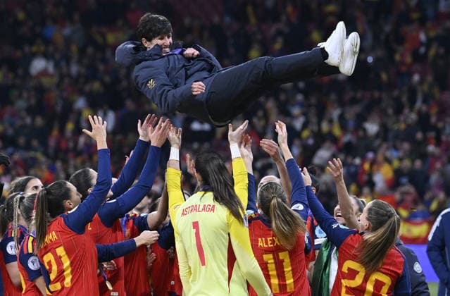 Spain v Germany - UEFA Women s Nations League 2025 ?????? MADRID, SPAIN - DECEMBER 2: Players and head coach of Spain, Sonia Bermudez celebrate victory after Spain wins the UEFA Women s Nations League 2025 final second leg football match between Spain and Germany at Estadio Metropolitano in Madrid, Spain on December 2, 2025. Burak Akbulut Anadolu Madrid Spain. Editorial use only. Please get in touch for any other usage.  Copyright: x2025xAnadoluxBurakxAkbulutx