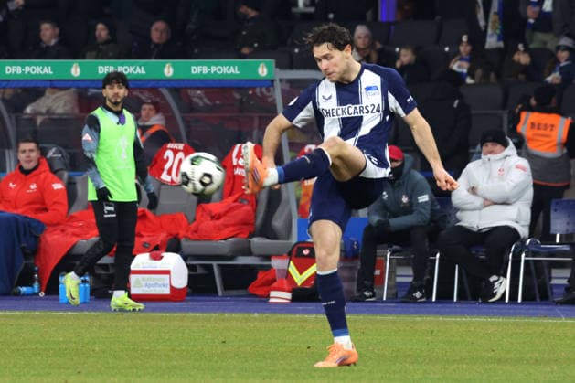 DEU, DFB-Pokal, Hertha BSC vs. 1.FC Kaiserslautern, 02.12.2025, Berliner Olympiastadion, Berlin, DEU, DFB-Pokal, Hertha BSC vs. 1.FC Kaiserslautern, im Bild Linus Gechter (Hertha BSC Berlin 44) DFL - regulations prohibit any use of Photographs as image sequences and or quasi-video