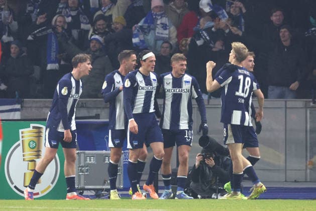 DEU, DFB-Pokal, Hertha BSC vs. 1.FC Kaiserslautern, 02.12.2025, Berliner Olympiastadion, Berlin, DEU, DFB-Pokal, Hertha BSC vs. 1.FC Kaiserslautern, im Bild 4:1 durch Luca Schuler (Hertha BSC Berlin 18), Hertha-Spielerkreis DFL - regulations prohibit any use of Photographs as image sequences and or quasi-video