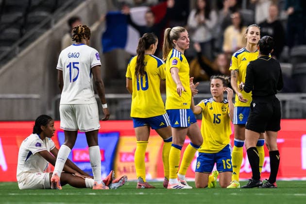 251202 Rosa Kafaji, Linda Sembrant, Julia Zigiotti Olme and Nathalie Björn look dejected after the Women s Nations League bronze medal second leg match between Sweden and France on December 2, 2025 in Stockholm. Photo: Simon Hastegard BILDBYRAN kod SH JM0754 bbeng fotboll football soccer fotball nations league uefa women s nations league bronsmatch bronze medal match dam sverige sweden frankrike france depp Copyright: SIMONxHASTEGARD BB251202SH061