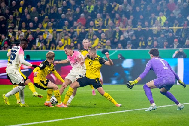 DORTMUND, GERMANY - DECEMBER 2: Ibrahim Maza of Bayer 04 Leverkusen shoots to score his team s first goal past Borussia Dortmund goalkeeper Gregor Kobel during the DFB Cup round of 16 match between Borussia Dortmund and Bayer 04 Leverkusen at Signal Iduna Park on December 2, 2025 in Dortmund, Germany. (Photo by Rene Nijhuis) SPO  Copyright: xRenexNijhuis